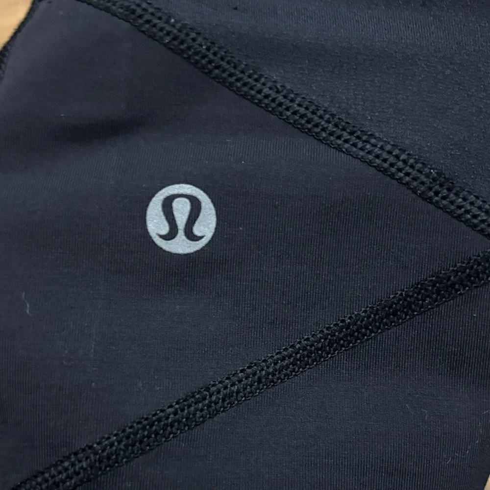 lululemon athletica nylon compression black cropped nylon leggings size 6